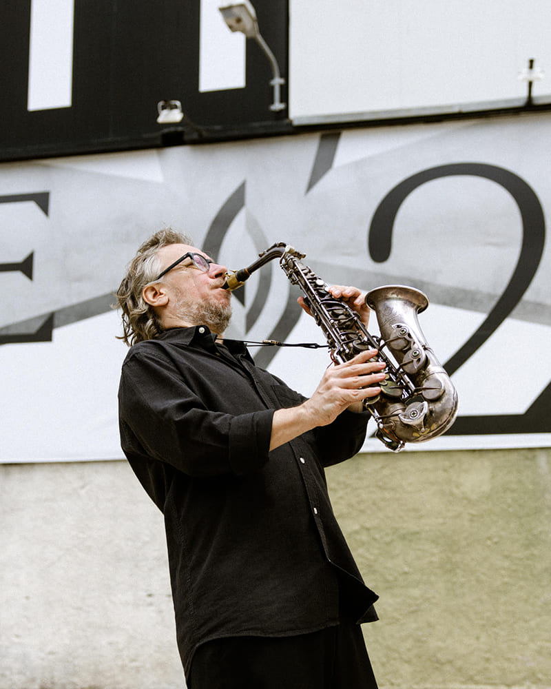 Featuring Dimitris Tsakas